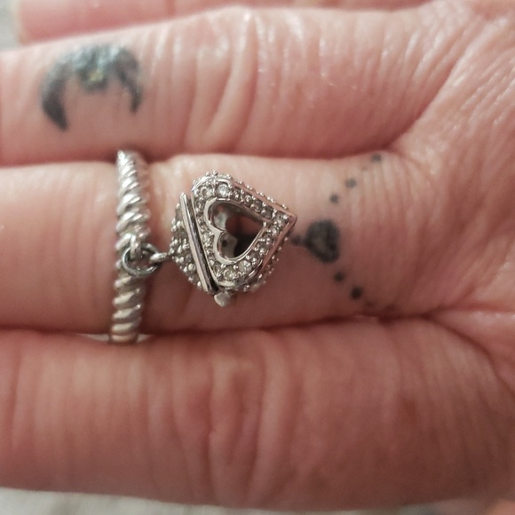 Dangle ring - Picture 1 of 4